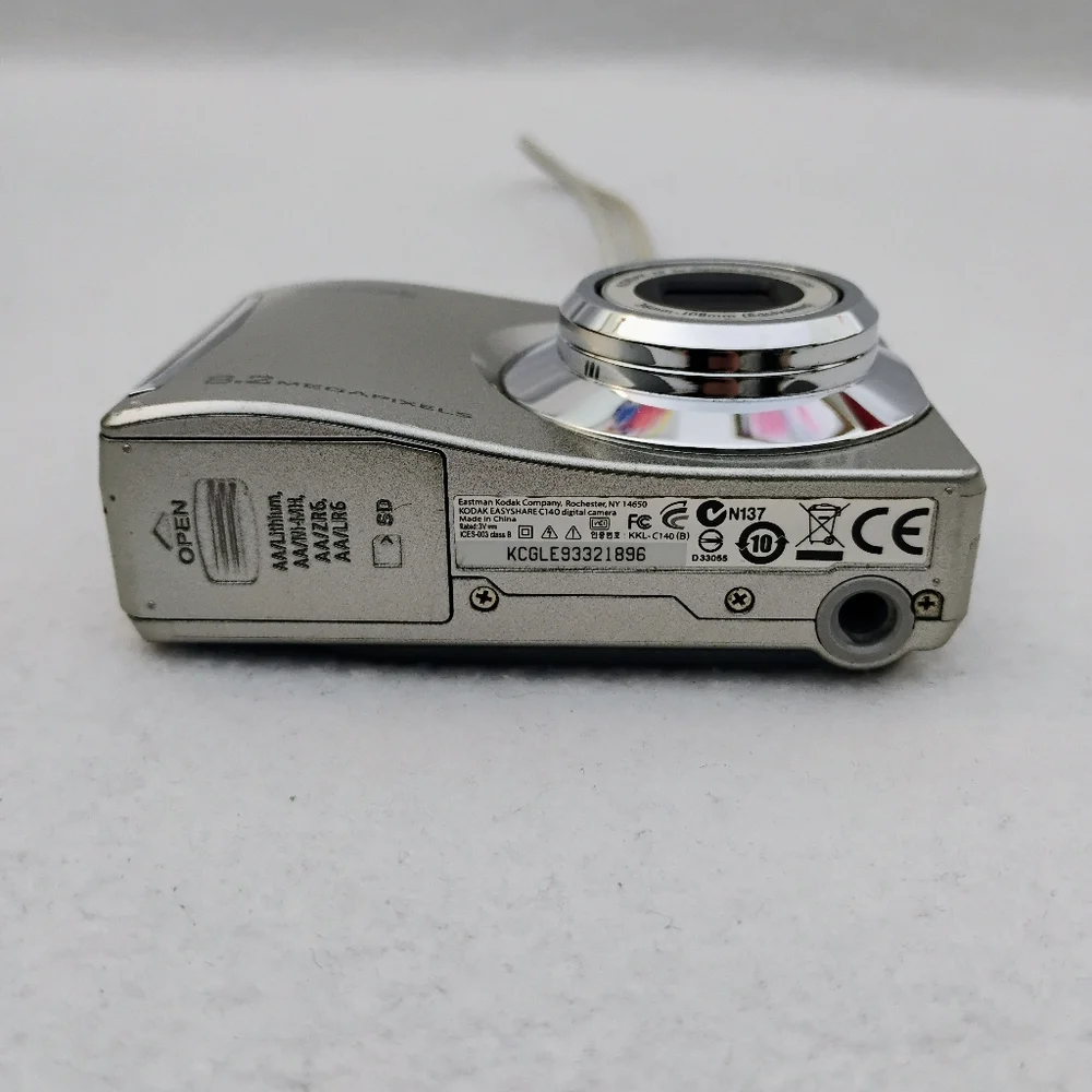 Kodak EasyShare C140 8.2MP Digital Camera - Tested - with LowePro Case